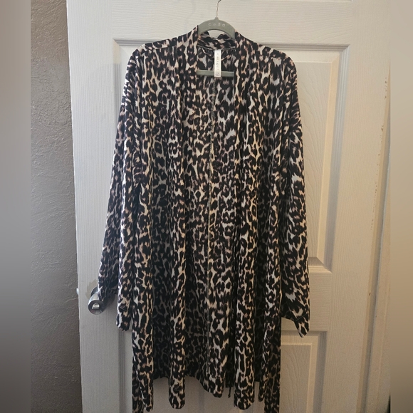 Women's Robe - Leopard Print - Picture 2 of 10